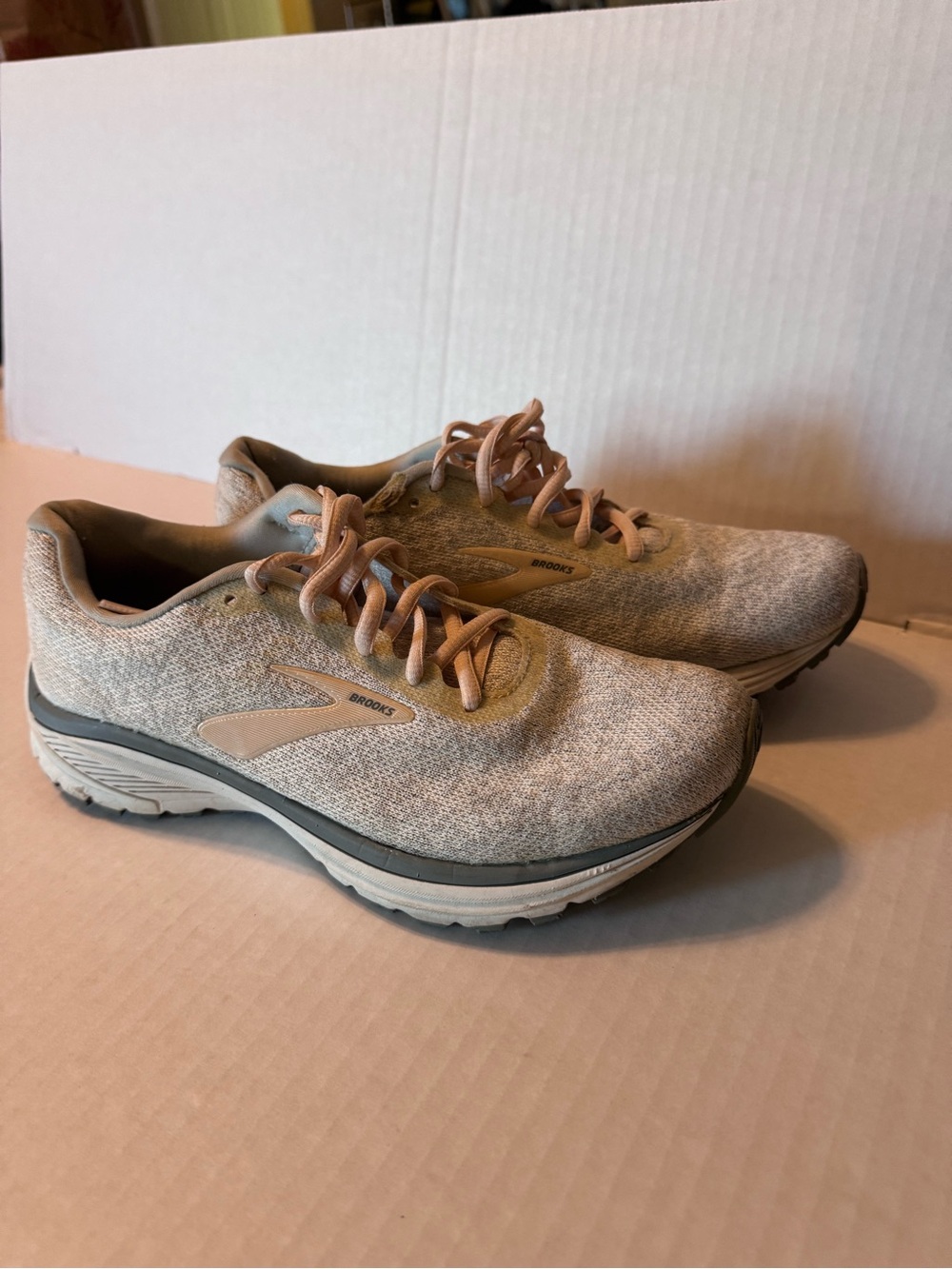 Brooks Anthem 2 womenβs 7.5 Neutral Running Shoes - Light Taupe and Beige